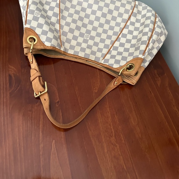 Authentic Louis Vuitton handbag. - Picture 6 of 7